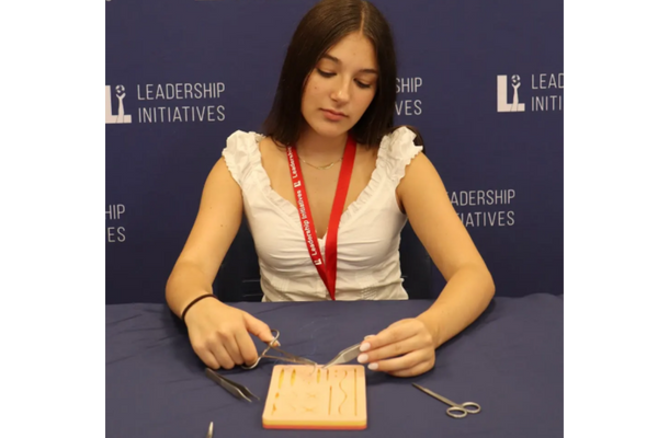 S4_Vivienne_Amuial_Suture